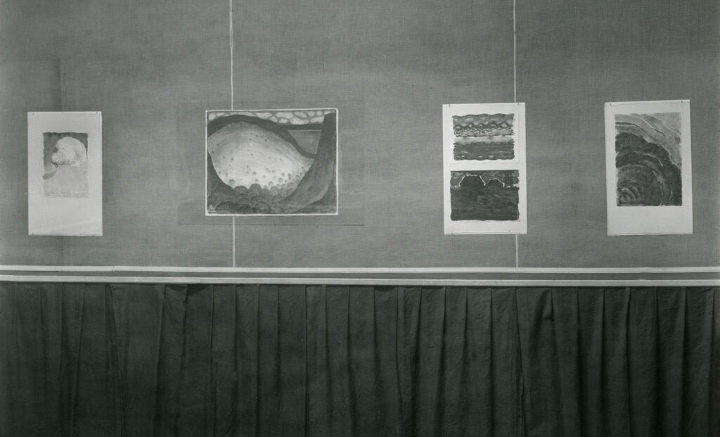 Photograph of the exhibition wall at 291 where Georgia O'Keeffe's watercolors paintings are displayed.